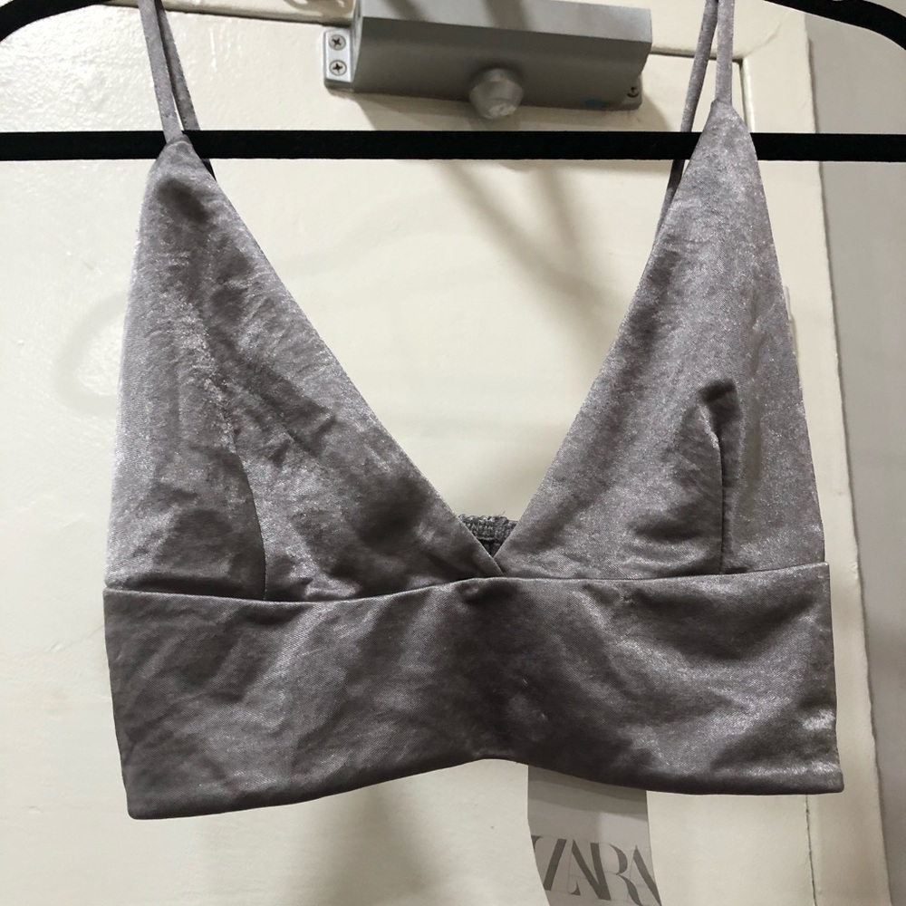 SOLD ‼️ NWT Zara Silver Triangle Croptop